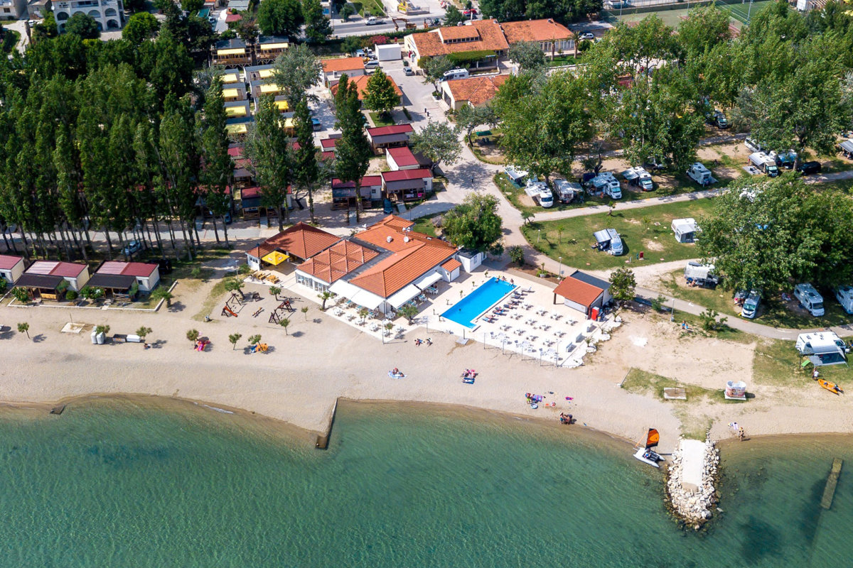 Campingplatz Grad Omi | 4 und 5 sterne mit Aquapark | Campings.Luxury