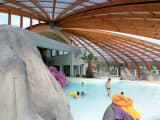 The covered Aqua'Rive Park of campsite Le Domaine de la Rive