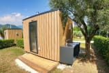 Emplacement Comfort avec sanitaires - 75m² - 6 amp - Weekend Glamping Resort