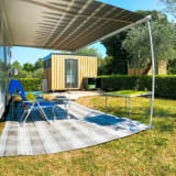 Emplacement Comfort avec sanitaires - 75m² - 6 amp - Weekend Glamping Resort