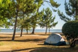 Zeltplatz mit Strom -Fußgänger Seeblick - 1. Reihe - Club Navarrosse Plage