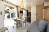 Mobil-Home Premium 30m² (2 chambres - 4 pers.) + terrasse + TV + draps et serviettes - Tamarins Plage