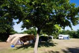 Stellplatz 100-150m² TENT - Village de la Guyonnière