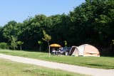 Stellplatz 100-150m² TENT - Village de la Guyonnière