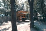 SIGNATURE Stellplatz mit ausgestatteter Terrasse - Club Médoc Plage