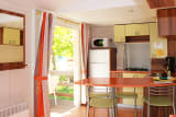 Mobilheim 30 m² – Standard – 2 Schlafzimmer – halbüberdachte Terrasse – TV – Klimaanlage - Mas de Champel