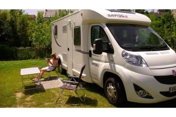 Motorhome/ Caravan on grass - Nantes Camping