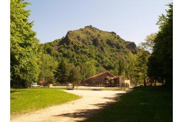 100m² pitch with electricity for caravan and campervan - CosyCamp