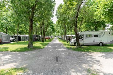 Piazzola 'Natural Green' 70/90m² con elettricità - Baia Verde