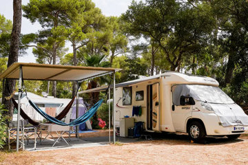 Emplacement avec sanitaires privés - - Camp du Domaine