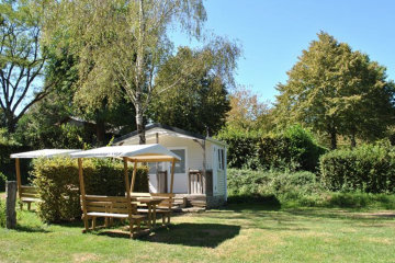 EMPLACEMENT AVEC SANITAIRE PRIVÉ - Elect. 16A + Eau + Evacuation + frigo 45L - La Garangeoire