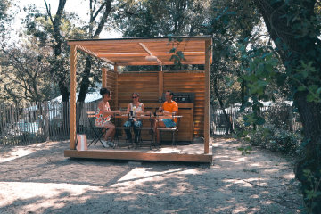 Emplacement SIGNATURE avec terrasse équipée - Club La Côte des Roses