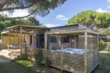 Stacaravan EXCLUSIEF - 2 slaapkamers - 2 badkamers - SPA - La Ferme de Serraz - Romanée