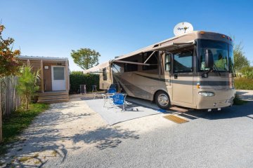 Emplacement **** avec sanitaire privé - La Capricieuse