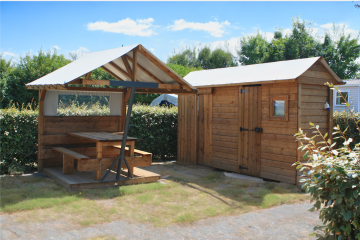 Forfait Premium : emplacement 10A équipé d'une Freecamp + électricité - Le Bois d'Amour