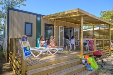 Homeflower Premium 35m² (3 chambres) + CLIM + terrasse semi-couverte + TV + draps + serviettes - Le Bois d'Amour