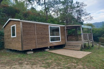 Mobilheim 30 m² – Standard – 2 Schlafzimmer – halbüberdachte Terrasse – TV – Klimaanlage - Mas de Champel