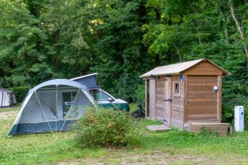 NOUVEAUTE : Forfait Premium : emplacement 10A équipé d'une Freecamp (cabane avec sanitaires) - Le Port de la Chaîne
