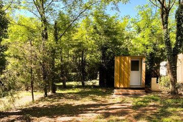 Emplacement Luxe avec électricité 10A et sanitaires privés - La Clémentine