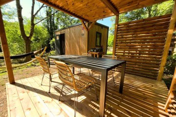 Standplaats Luxe + Elektriciteit 10A + privé sanitair + Garden Pack - La Clémentine