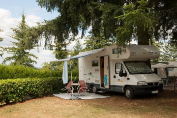 Piazzola Prestige 100m² - 10A + Raccordo all'acqua + scarico - Le Séquoia