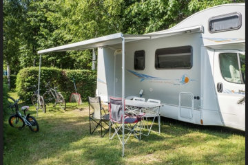 Emplacement ** eau + évacuation Camping-car - Domaine des Bans