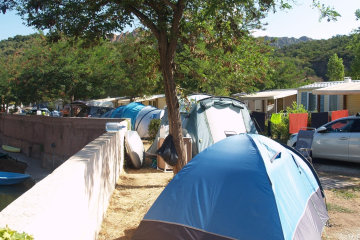Plaatsing tenten, campers - La Vallée du Paradis