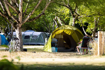 emplacement NATURE 80 m², 2pers. tous équipés robinet eau portable, assainissement - Village du Port
