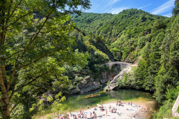 camping domaine de la plage neyrac les bains