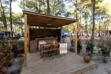 Emplacement SIGNATURE avec terrasse équipée - Club Le Vivier
