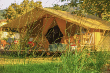 Tente Canadienne 25m² (2 chambres) + terrasse (sans sanitaires privés) - CosyCamp