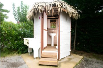 EMPLACEMENT CAMPING AVEC SANITAIRE PRIVE - Les Champs Blancs