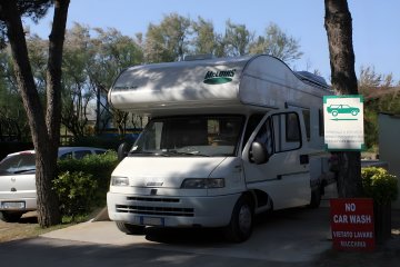 Parcela A + 1 vozilo + struja - Holiday Village Florenz
