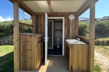 Emplacement avec sanitaire individuel - Le Domaine de Beaulieu