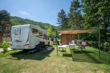Emplacement **** avec sanitaire privé - Les Bois du Chatelas