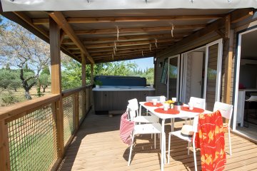 Mobil home Sillans Jacuzzi privé - 32m²  - 2 chambres - Lave-vaisselle + Tv + A/C - International d'Aups