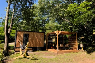 Emplacement Luxe avec électricité 10A ; sanitaires privés et Garden Pack - La Clémentine