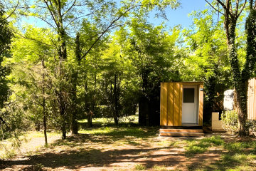 Emplacement Luxe avec électricité 10A et sanitaires privés - La Clémentine