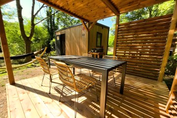 Emplacement Luxe avec électricité 10A ; sanitaires privés et Garden Pack - La Clémentine