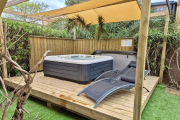2-room apartment 40m² - 1 bedroom - shower - TV - jacuzzi - International & Spa