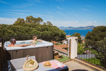 Appartement Bellevue 41m² - Vue Mer - Jacuzzi privatif - Climatisation et TV - Clair de Lune