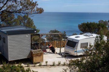 Pitch with private sanitary facilities - Sea side - Camp du Domaine