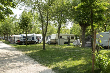 Stellplatz &#39;Natural Green&#39; 70/90m&#178; mit Strom - Baia Verde