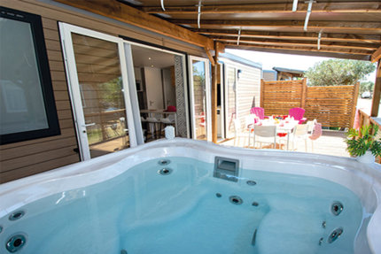 Starcaravan Cotignac Jacuzzi privé - 33m² - 3 slaapkamers + Afwasmachine + TV + A/C - International d'Aups