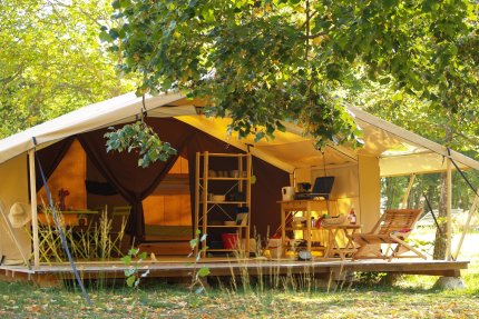 Canadese tent - 25m² - 2 slaapkamers - terras (zonder privé sanitair) - CosyCamp