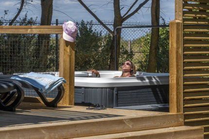 Homeflower PREMIUM avec Jacuzzi - 35m² (3 chambres) + terrasse + TV + Plancha + Clim - Les Ilates