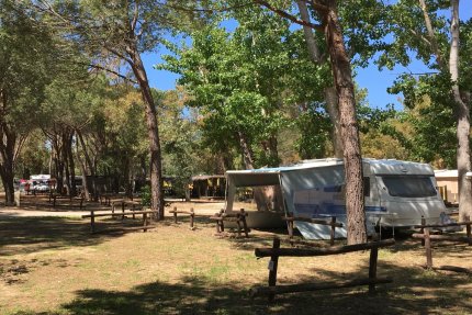 Place for tent trailer, bus, camping car - Village Rocchette