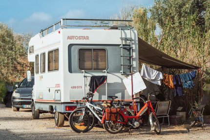 Forfait Confort : grande caravane ou camping-car / 1 voiture / électricité - Monplaisir