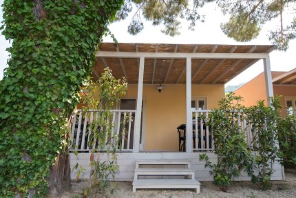 3-kamer luxe bungalow met buitenverhanda - Eurocamping Calvisio