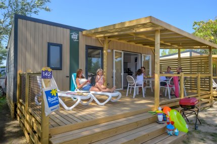 Homeflower Premium 35m² (3 kamers) + AIR CONDITIONING + halfoverdekt terras + TV + lakens + doeken - Le Bois d'Amour